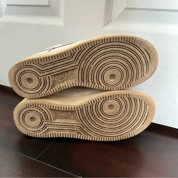 Size 8.5 Nike Women’s Air Force 1 ’07 Low Sail Beige Leather Sneaker Casual Shoe - Picture 7 of 8